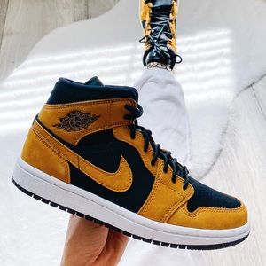 Nike air jordan 1 mid sneakers